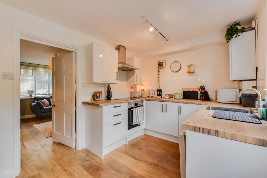 Cheerful 3 Bed Grade II Central Cottage Cirencester Extérieur photo