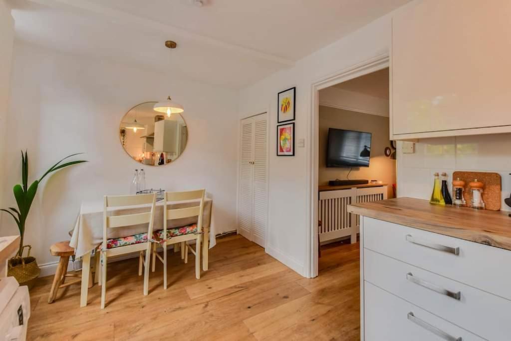 Cheerful 3 Bed Grade II Central Cottage Cirencester Extérieur photo