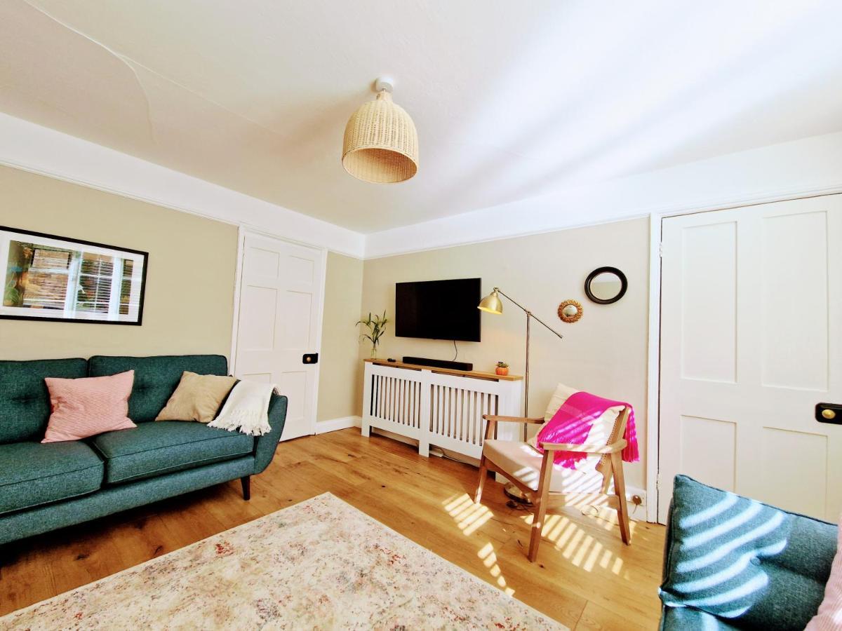 Cheerful 3 Bed Grade II Central Cottage Cirencester Extérieur photo